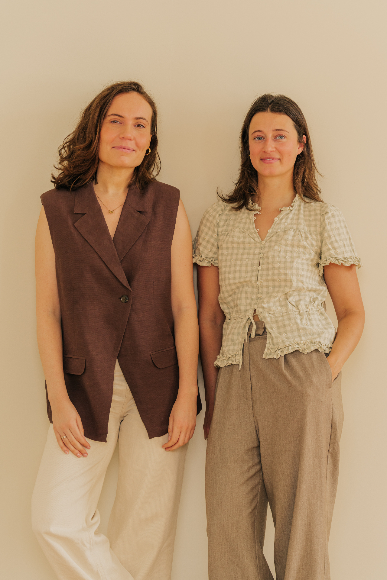 Manon and Laura standing